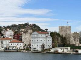 17 von April 2023 - - Istanbul, Truthahn - - Aussicht von das asiatisch Teil von Istanbul über das Bosporus foto