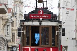historisch retro Istanbul Taksim Straßenbahn rot Wagen foto