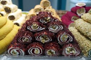 traditionell Türkisch Freude isoliert auf Weiß Hintergrund. sortiert. Süss köstlich lukum Farbe foto