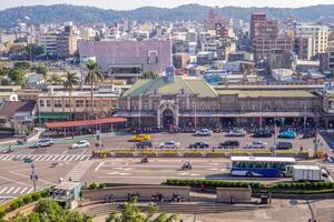 Stadtbild von hsinchu im Vorderseite von das Bahnhof foto