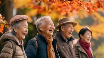ai generiert Gruppe von glücklich Senior Menschen genießen draussen Aktivität zusammen beim Park im Herbst Jahreszeit. foto