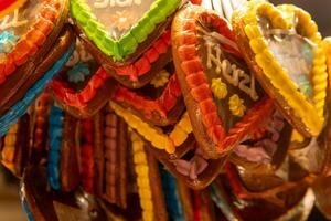 Lebkuchen Herzen beim ein Weihnachten Markt foto