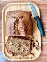 gesund hausgemacht traditionell Kuchen gemacht mit ganze Weizen, Zucker, Vanille und Ei oben Aussicht foto