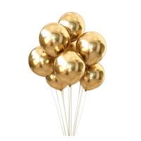 ai generiert Bündel von glänzend glänzend Gold Helium Luftballons auf Zeichenfolge isoliert auf Weiss, ai generiert. foto