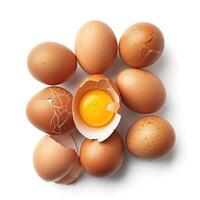 ai generiert Gruppe von braun Eier, einer geknackt Aufschlussreich das Eigelb, ai generiert. foto