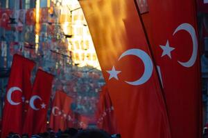 Türkisch Flaggen im istiklal Allee. National Ferien von turkiye Konzept Foto