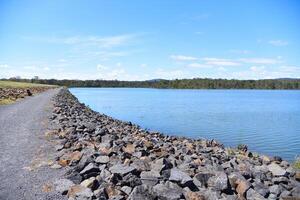 crusoe Reservoir im Bendigo, Viktoria, Australien ist ein Beliebt Ziel zum Radfahren, Baden, gehen, Joggen und Angeln. foto