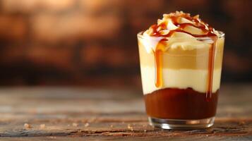 ai generiert ein üppig Butterscotch Pudding serviert im ein Glas, nieselt mit Karamell Soße foto