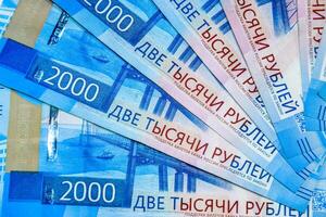 Russisch Geld Banknoten im nominal Wert von zwei tausend. Neu Tickets von das Bank von Russland. Russisch Geld. foto