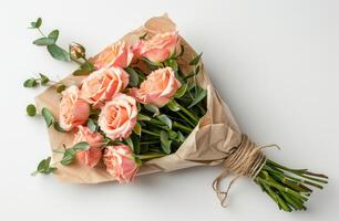 ai generiert klein Blume Strauß und Verpackung Papier mit Blumen auf Weiß Hintergrund isoliert auf Weiss, foto