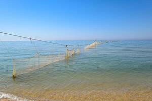 Angeln Netze einstellen im das Meer. Angeln Netze foto