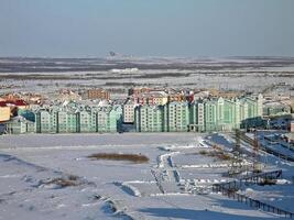 das Nord Nord Stadt von Salechard. einstöckig Häuser ein foto