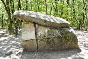 groß schäbig Dolmen foto