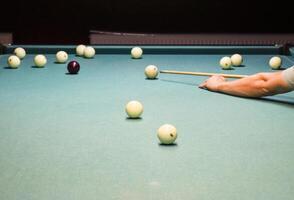 Billard, Billard- Tisch. Targeting das Stichwort im das Ball zum imp foto