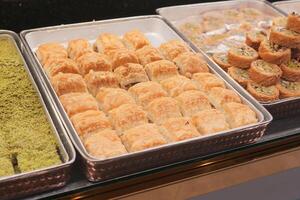 Türkisch Dessert Baklava Verkauf beim Geschäft foto