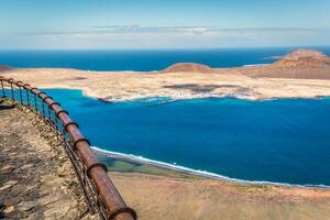 Aussicht von Graciosa Insel von Mirador del Rio, Lanzarote Insel, Kanarienvogel Inseln, Spanien foto