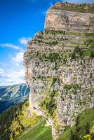 schön Landschaft von berühmt ordesa National Park, Pyrenäen, Spanien. foto