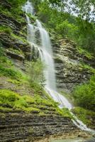 Wasserfall im das Spanisch National Park ordesa und monte perdido, Pyrenäen foto