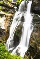 Kaskade de la Cueva Wasserfall im ordesa Senke Pyrenäen Huesca Spanien Arazas Fluss foto