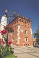 gotisch Stil Stadt, Dorf Halle mit Renaissance Dachboden im das alt Stadt, Dorf im Sandomierz, Polen foto