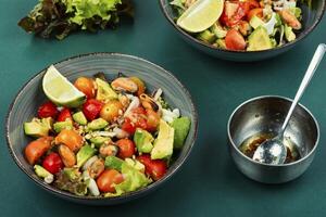 hausgemacht Meeresfrüchte Salat mit Fisch Miesmuscheln, Krake. foto