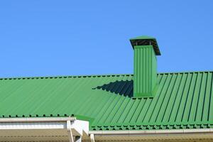 Kapuze auf das Dach von Metall Blätter foto