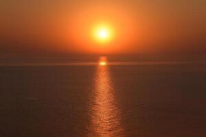 Dämmerung Über das Meer. Meer von Asow. Sonnenaufgang. foto