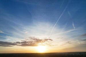 Himmel und bunt Wolken Über England foto