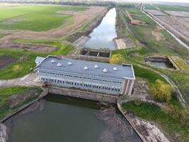 Wasser Pumpen Bahnhof von Bewässerung System von Reis Felder. Aussicht foto