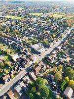 hoch Winkel Aussicht von Norden Luton Stadt von England Vereinigtes Königreich während kalt und hell Tag von Winter. November 7., 2023 foto