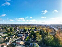 hoch Winkel Aussicht von Norden Luton Stadt von England Vereinigtes Königreich während kalt und hell Tag von Winter. November 7., 2023 foto