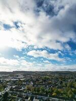 hoch Winkel Aussicht von Norden Luton Stadt von England Vereinigtes Königreich während kalt und hell Tag von Winter. November 7., 2023 foto