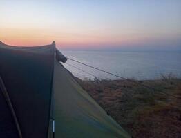 Sonnenuntergang Über das Meer, Sonnenuntergang Über das Zelt. Zelt durch das Meer foto