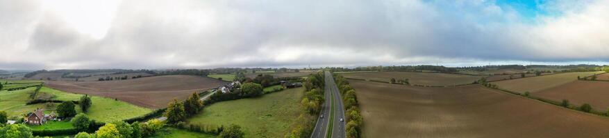 Antenne Panorama- Aussicht von schön Landschaft Landschaft von Bedfordshire, England. vereinigt Königreich. foto