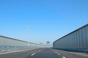 Zugriff Straße zu das Krim Brücke. foto