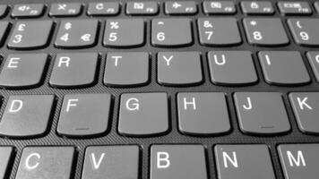 Bild von ein schwarz Laptop Tastatur foto