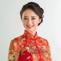 ai generiert schön Chinesisch Frau im traditionell cheongsam auf Weiß Hintergrund foto