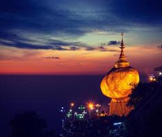 golden Felsen - - kyaiktiyo Pagode, Myanmar foto