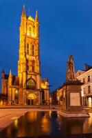 Heilige bavo Kathedrale im das Abend. Sint-Baafsplein, Gent, bel foto