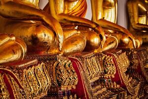 Sitzung Buddha Statuen Einzelheiten, Thailand foto
