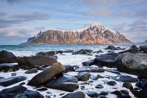 felsig Küste von Fjord im Norwegen foto