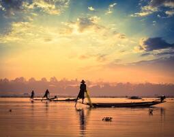 traditionell birmanisch Fischer beim inle See Myanmar foto