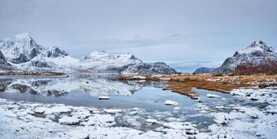 Fjord im Winter, Norwegen foto