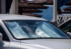 Sonne Reflektor Windschutzscheibe. Schutz von das Auto Panel von Direkte Sonnenlicht. foto