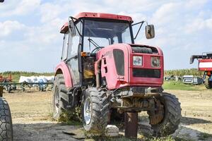 Traktor. landwirtschaftlich Maschinen. foto