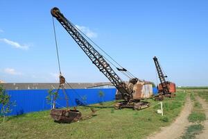 alt Schleppleine in der Nähe von das Blau Zaun foto