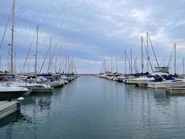 Schuss von Yachten im Hafen von Lake Michigan, Kenosha, Wisconsin, Vereinigte Staaten foto