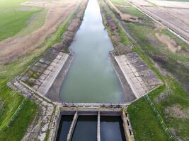 Wasser Pumpen Bahnhof von Bewässerung System von Reis Felder. Aussicht foto