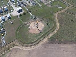 Fackel Gas Bahnhof in der Nähe von das Öl verfeinern. foto