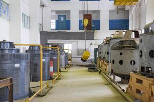 Motoren von Wasser Pumps beim ein Wasser Pumpen Bahnhof. Pumpen bewässerung foto